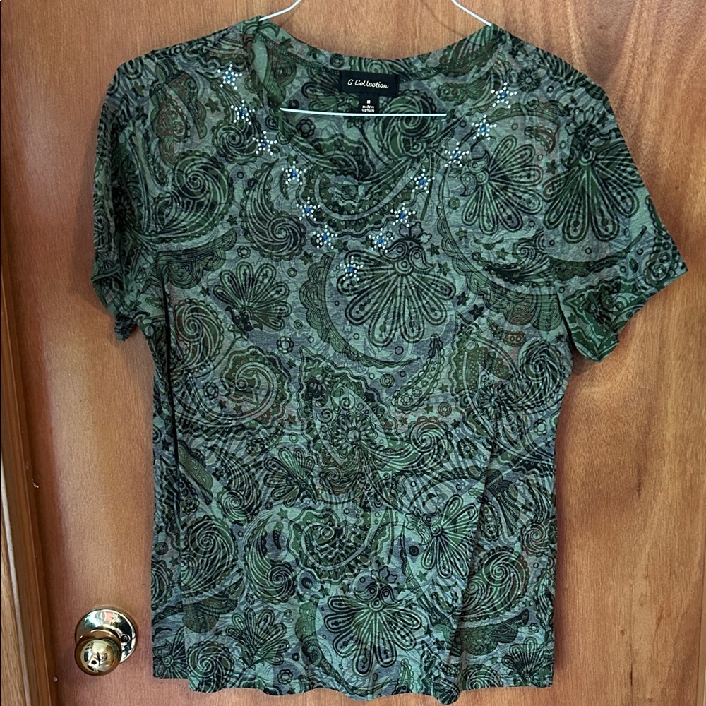 G Collection Green Paisley Short Sleeve Top with fun sequin collar design medium